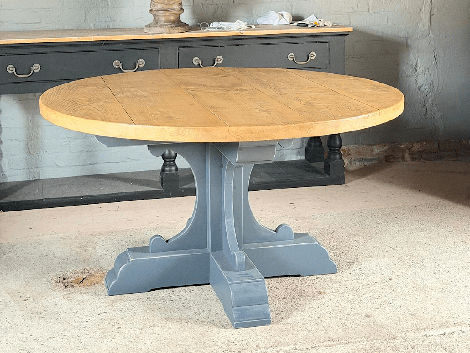 Round Castle Table